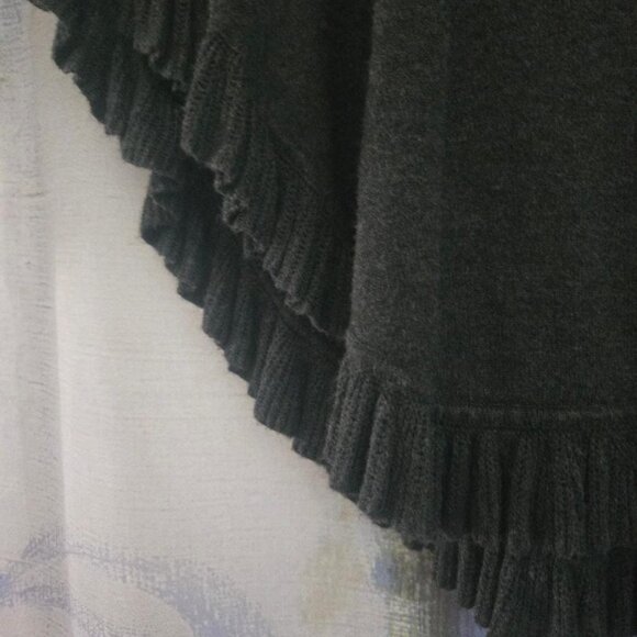 Joseph A Poncho Sweater in Gray Cowl Neck Ruffled Hem. - Picture 6 of 6
